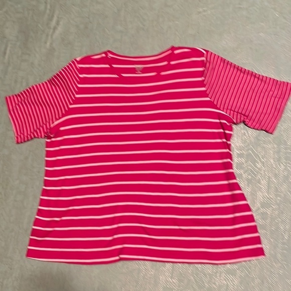 Kim Rogers Tops - KIM Rogers Perfectly Soft XL vibrant pink and white striped T-shirt Comfy